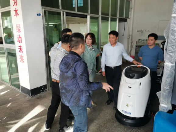 情暖永新昌丨熱烈歡迎廈門總商會舉辦的哈工大會長班同學光臨廈門永新昌參觀指導。